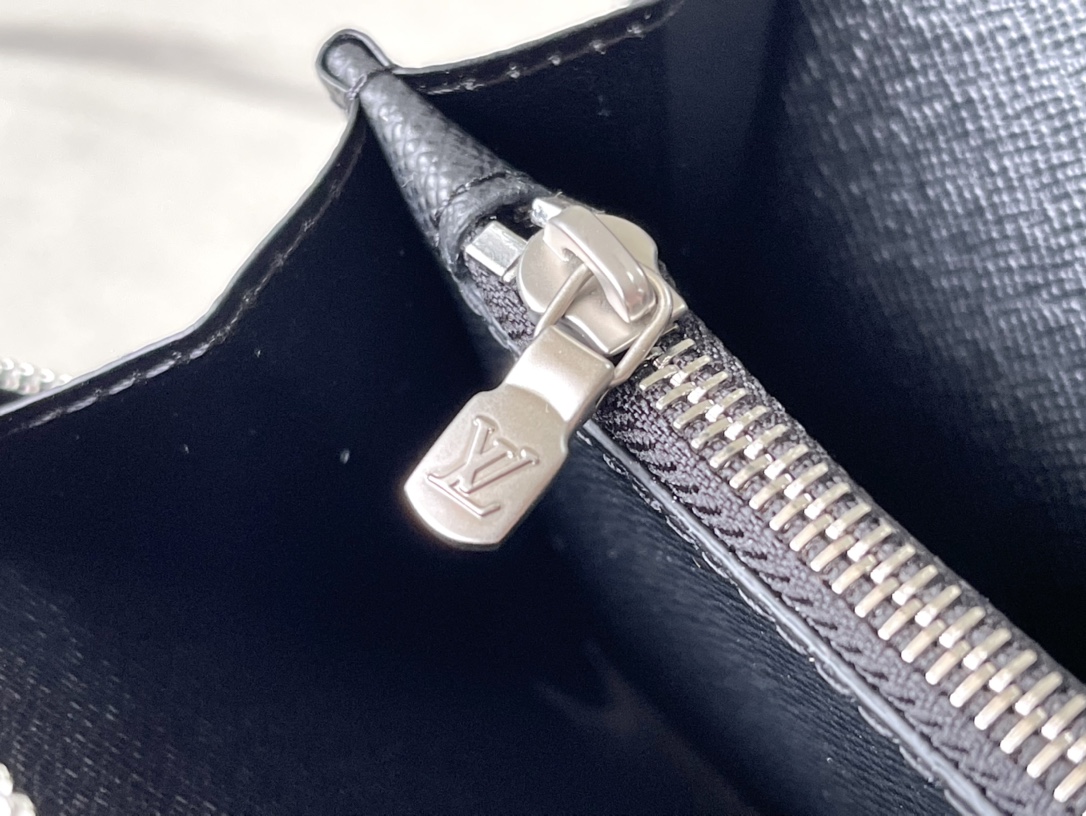 𝐋𝐎𝐔𝐈𝐒 𝐕𝐔𝐈𝐓𝐓𝐎𝐍   N62732