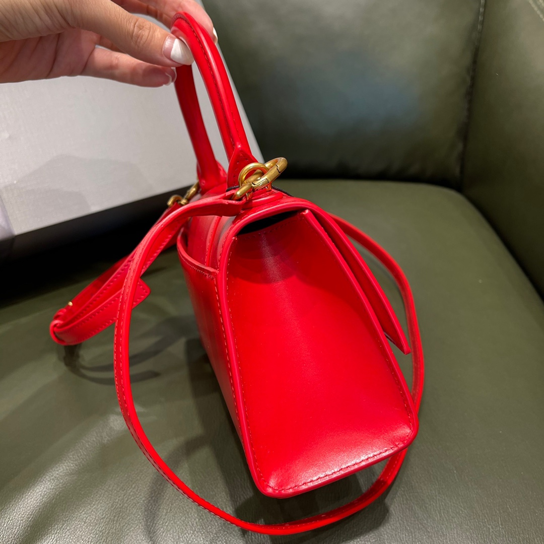 BALENCIAGA 𝐇𝐨𝐮𝐫𝐠𝐥𝐚𝐬𝐬 𝐗𝐒 The hourglass bag of the fashion world