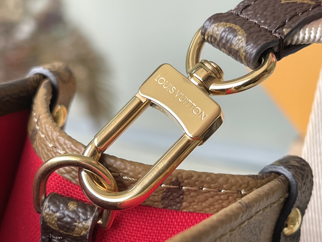 𝐋𝐎𝐔𝐈𝐒 𝐕𝐔𝐈𝐓𝐓𝐎𝐍     M46373