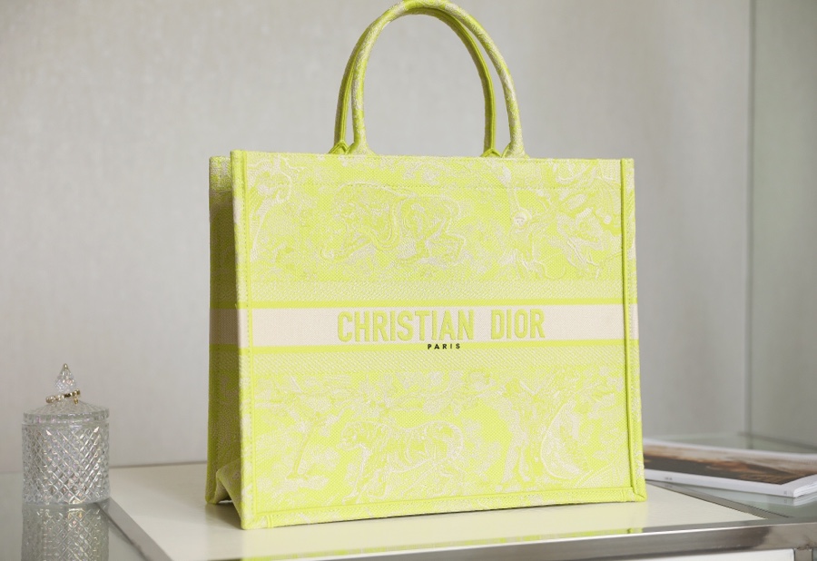 DIOR TOTE Fluorescent green embroidery