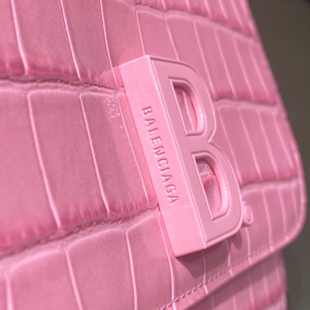 BALENCIAGA 𝘀𝗺𝗮𝗹𝗹 𝗯𝗮𝗴 crocodile print white buckle