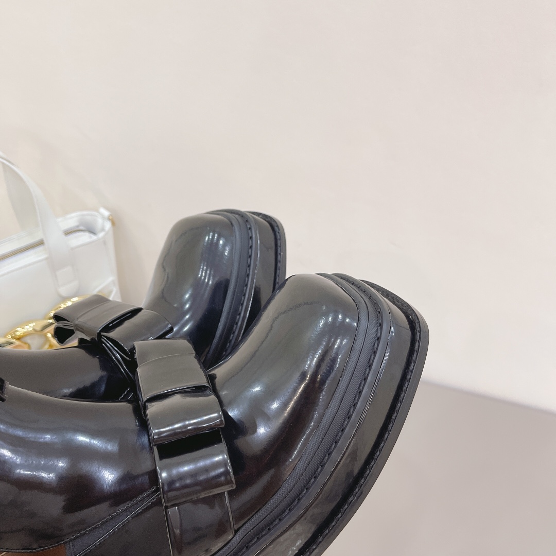 shushuton | 𝟐𝟎𝟐𝟏/𝐒𝐒 𝐧𝐞𝐰 2022 fall and winter runway show models, thick-soled square toe waterproof platform boots