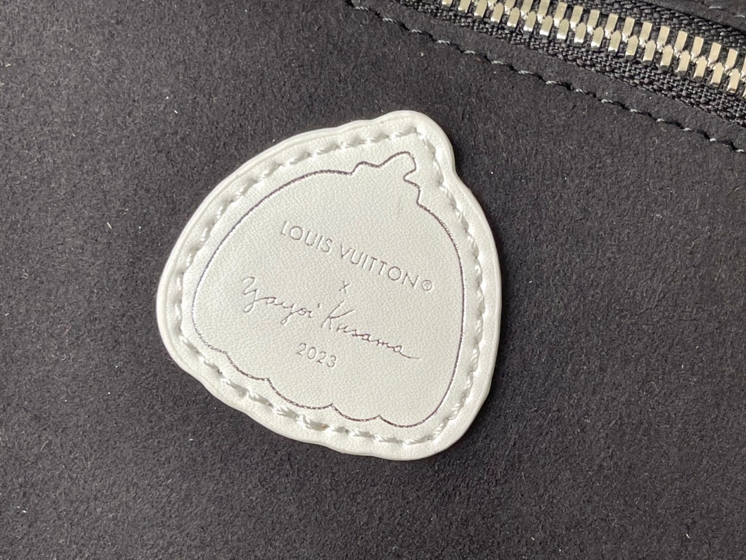 𝐋𝐎𝐔𝐈𝐒 𝐕𝐔𝐈𝐓𝐓𝐎𝐍      M46390