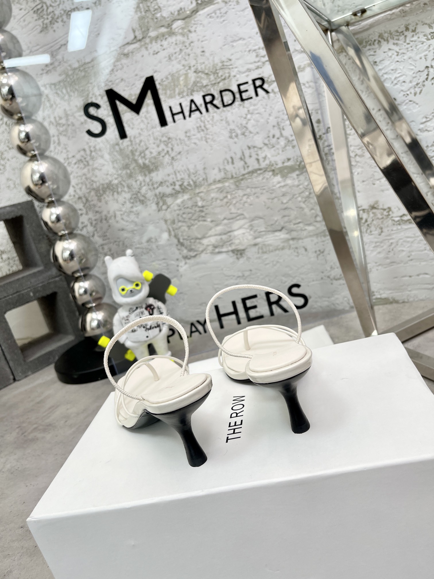 𝐓𝐡𝐞 𝐫𝐨𝐰｜𝟐𝟎𝟐𝟑/𝐒𝐒 𝐧𝐞𝐰 niche tide brand The row 2023 spring and summer new sexy thin strap cat heel sandals