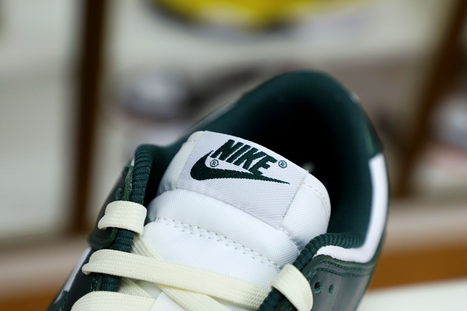 NIKE WMNS DUNK LOW VINTAGE GREEN