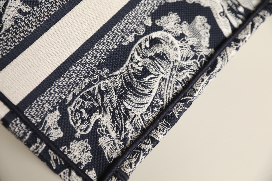 DIOR TOTE blue tiger pattern