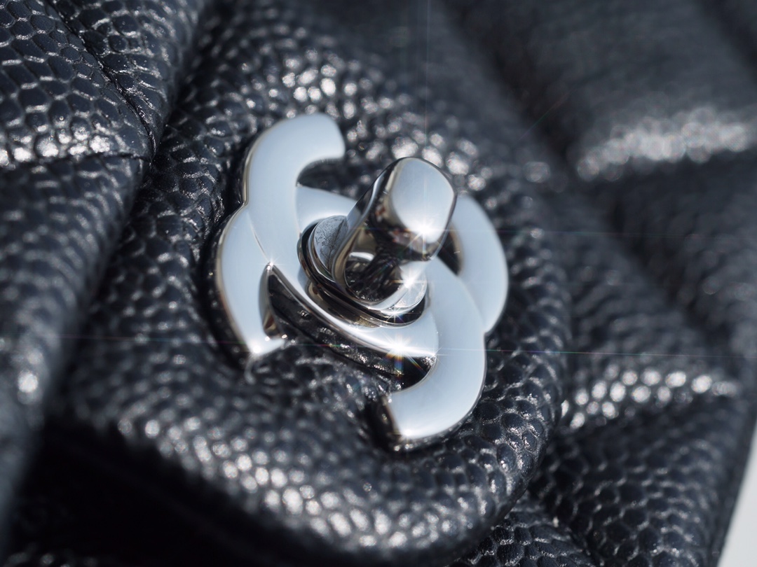 𝐂𝐇𝐀𝐍𝐄𝐋 Classic Flap France 𝐇𝐚𝐚𝐬Original Lychee Pattern🐂 Classic Flap Bag Big 𝒎𝒊𝒏𝒊🔆Black Silver🖤