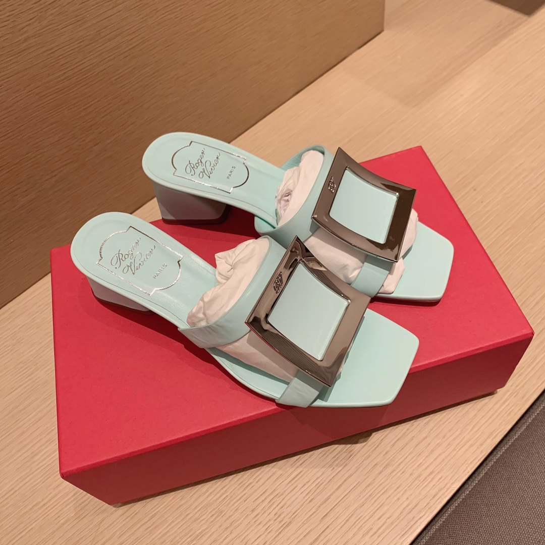 Roger vivier | 𝟐𝟎𝟐𝟏/𝐒𝐒 𝐧𝐞𝐰 2021 Summer Slippers Bikiviv' Metal Buckle PVC Mule Shoes