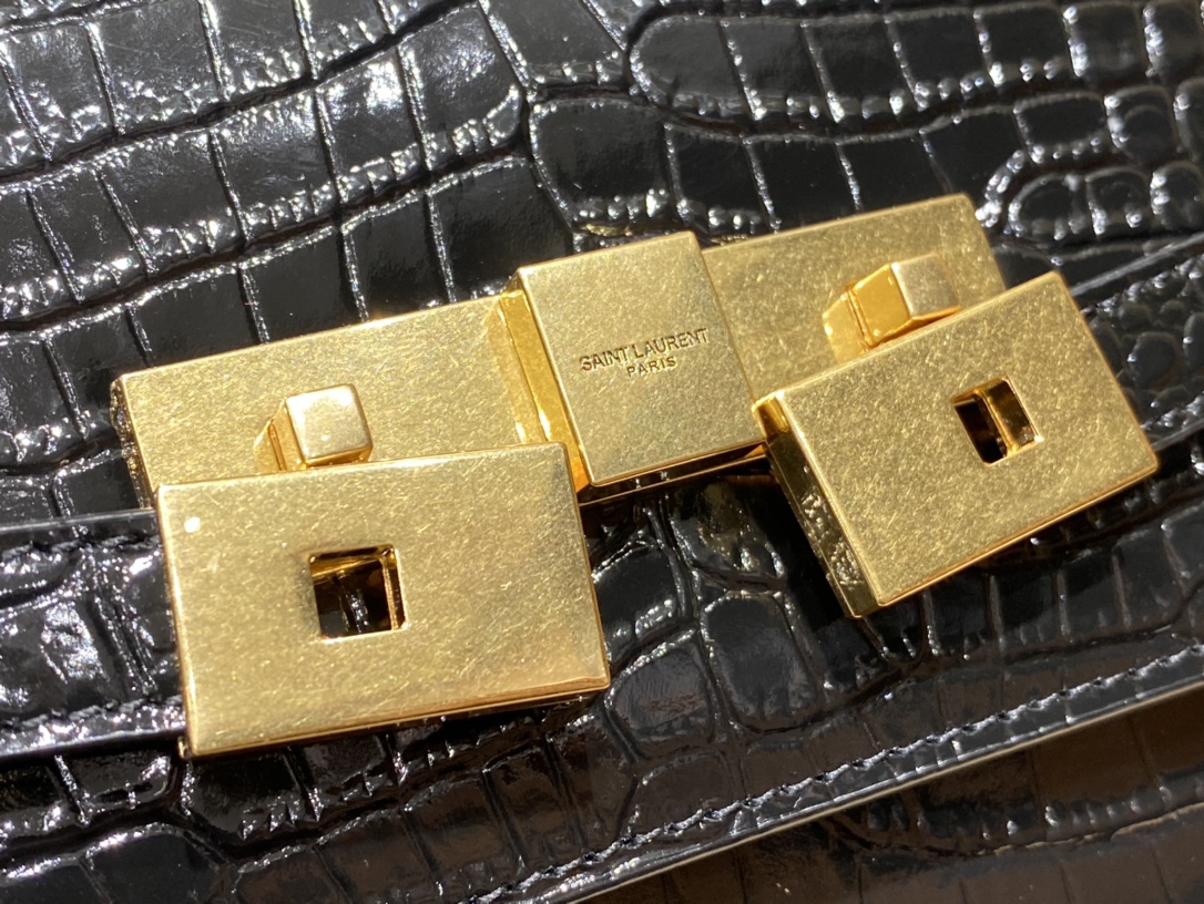 SAINT LAURENT【𝙈𝙖𝙣𝙝𝙖𝙩𝙩𝙖𝙣 𝟮𝟰𝙘𝙢】675626.Jd