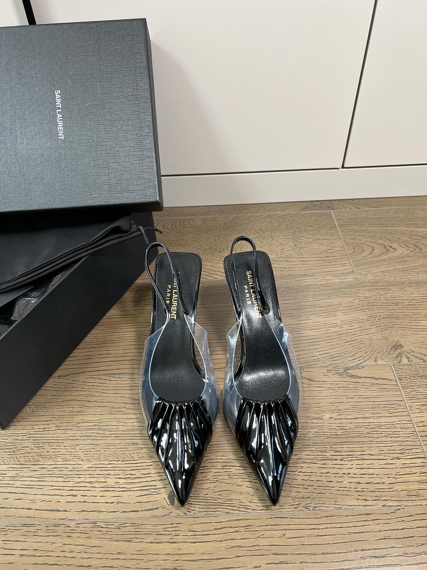 𝙎𝙖𝙞𝙣𝙩 𝙇𝙖𝙪𝙧𝙚𝙣𝙩 | 𝟐𝟎𝟐𝟐/𝐒𝐒 𝐧𝐞𝐰 YSL｜Runway models Saint Laurent high heels pvc film with patent leather pleated design