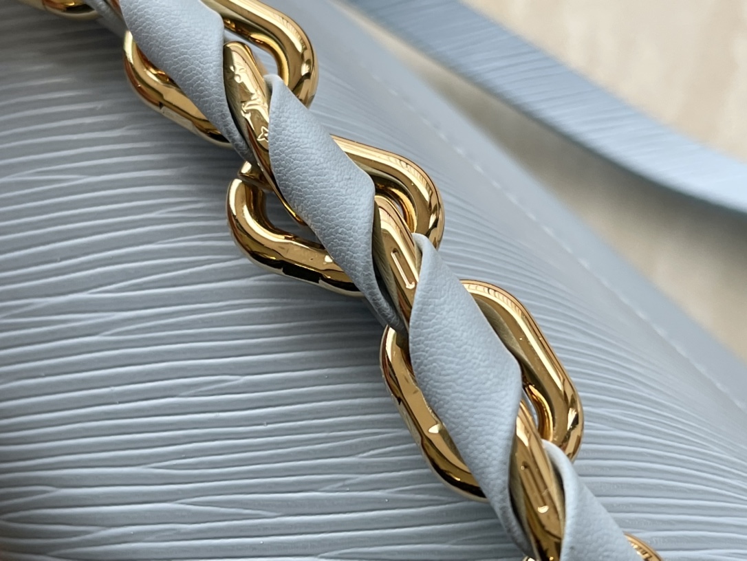 𝐋𝐎𝐔𝐈𝐒 𝐕𝐔𝐈𝐓𝐓𝐎𝐍    M21721