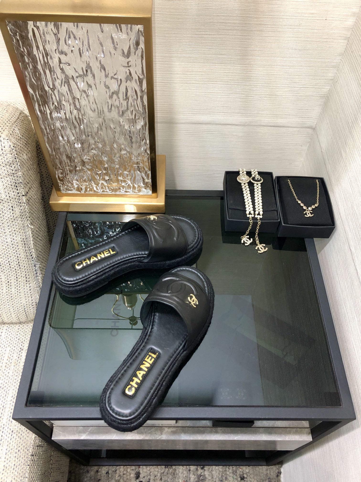 CHANEL 2023 spring and summer latest electric embroidery honey slippers Imported leather outsole