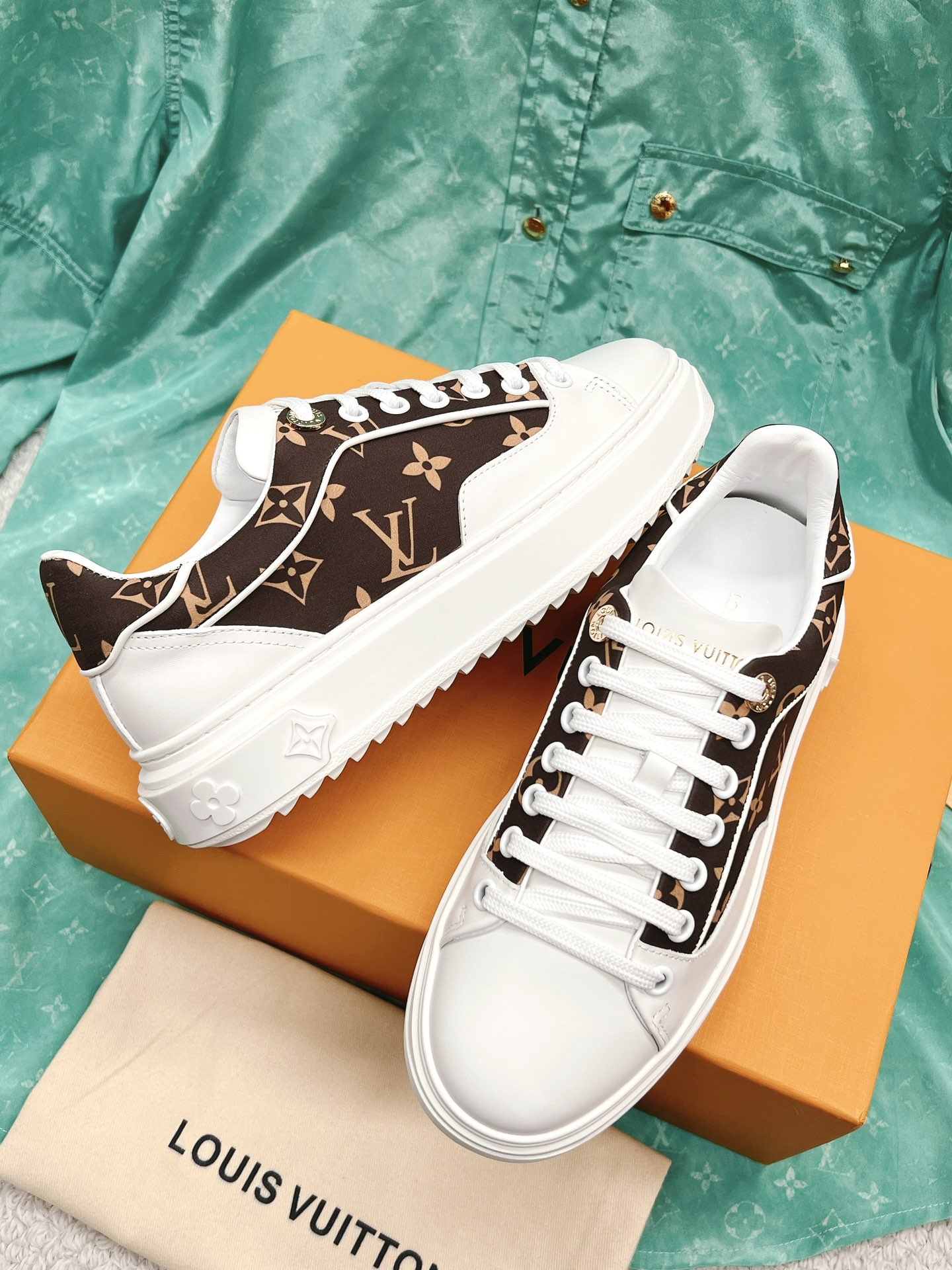 Louis Vuitton's new letter rhinestone white shoes series is new🆕