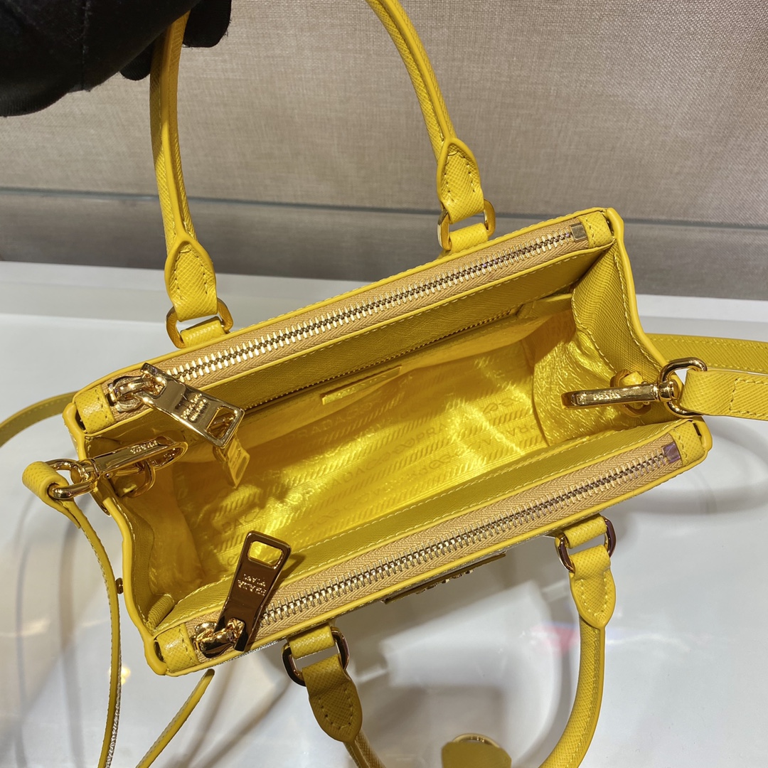 𝐏𝐑𝐀𝐃𝐀 Galleria Handbags 1BA906
