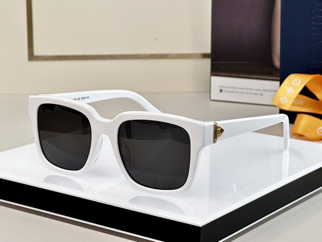 LOUIS VUITTON Glide Sunglasses