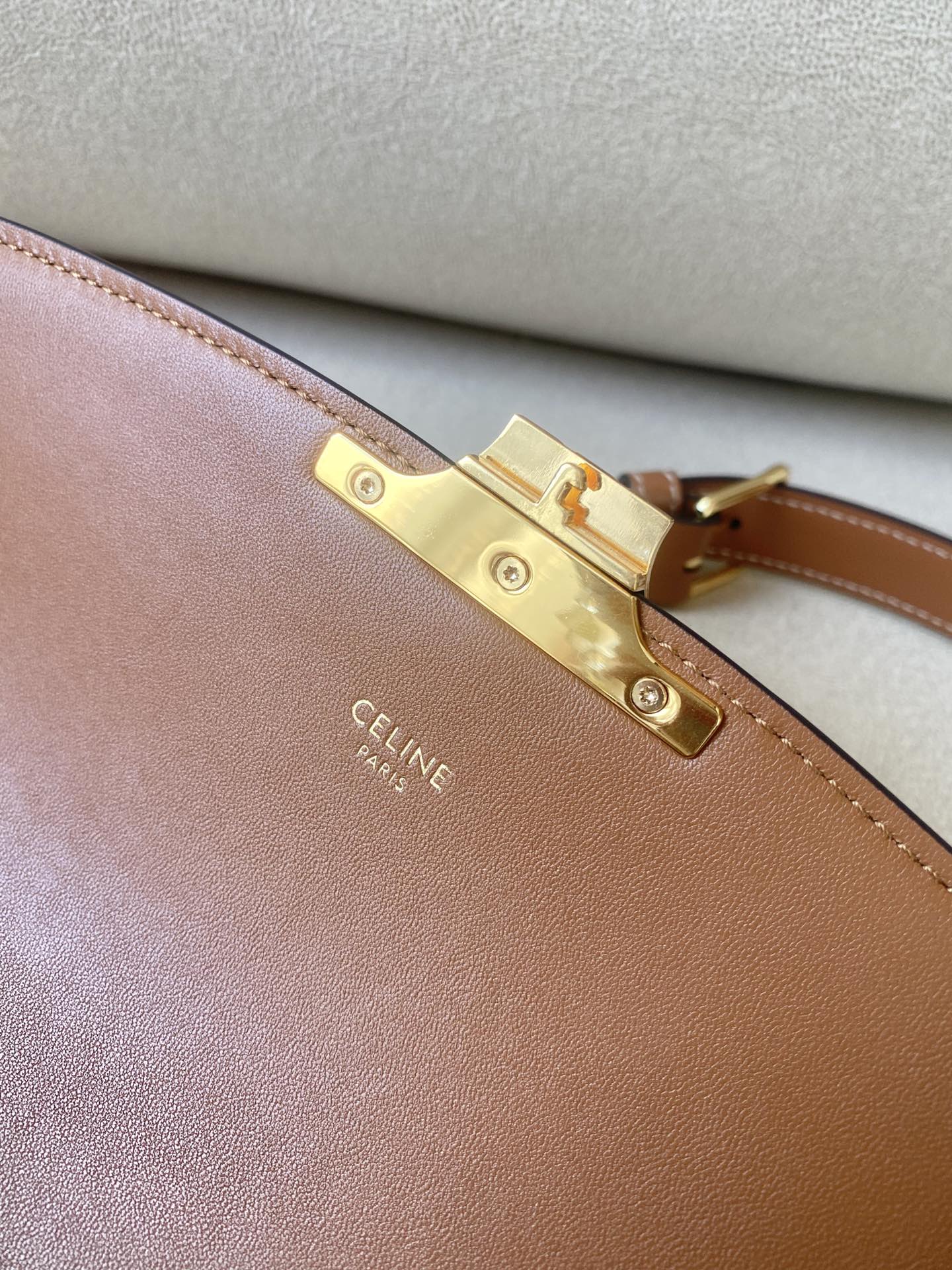 𝐂𝐞𝐥𝐢𝐧𝐞 Triomphe Medium 22.5cm