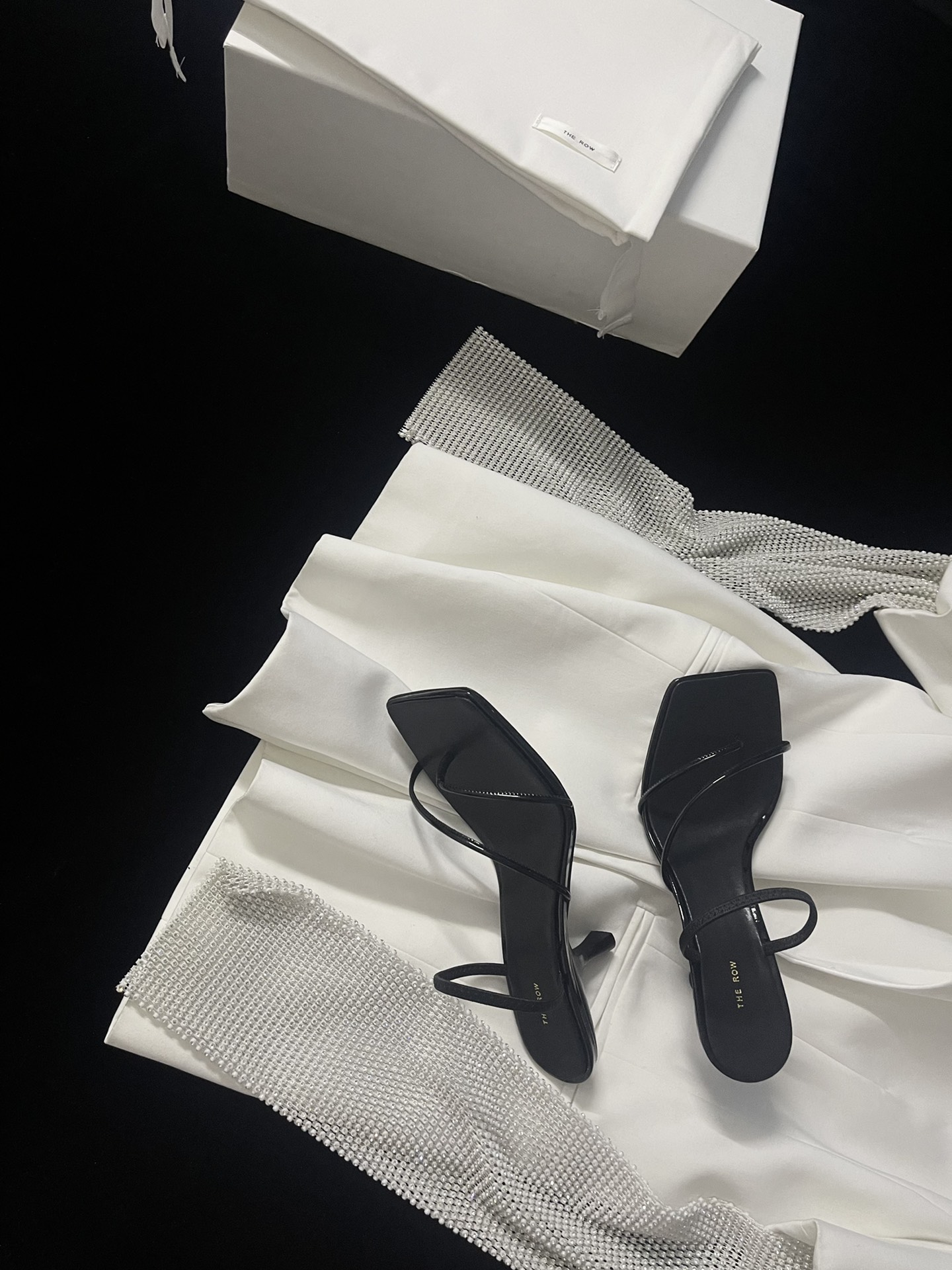 𝐓𝐡𝐞 𝐫𝐨𝐰 ｜𝟐𝟎𝟐𝟑/𝐒𝐒 𝐧𝐞𝐰 Minimalist sandals