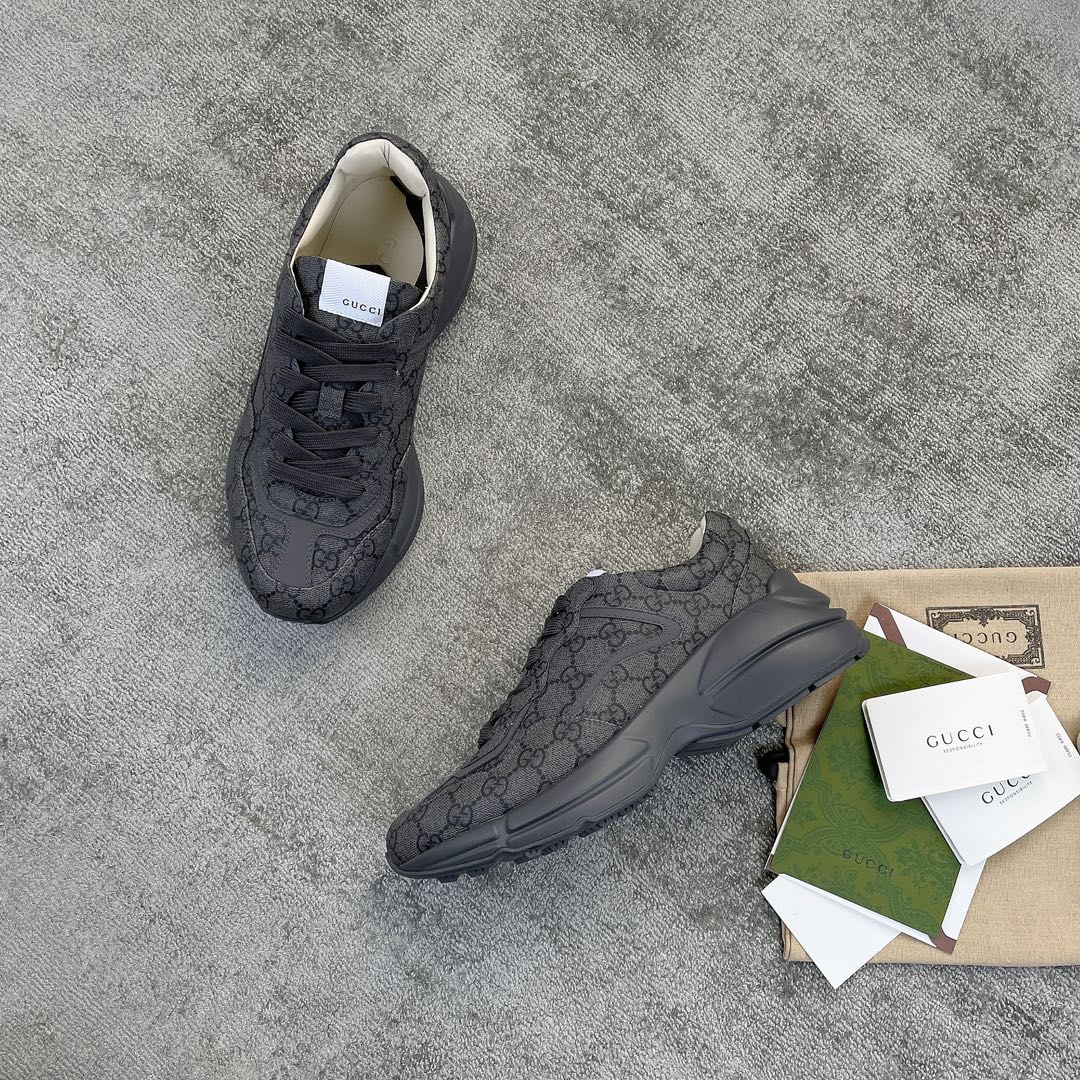 Gucci Pops This collection has a lot of flora and fauna elements Original material