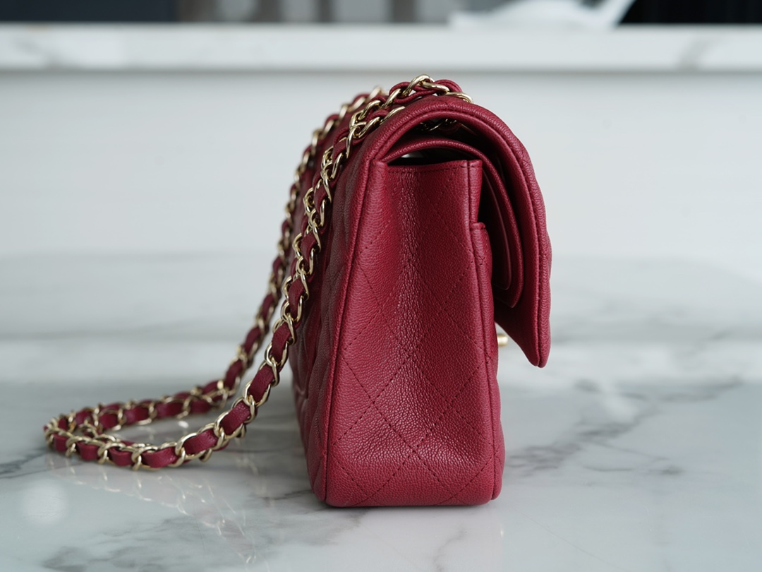 𝐂𝐇𝐀𝐍𝐄𝐋 Classic Flap washed cowhide is made from the most delicate newborn calves Washed fetal cow Medium Bordeaux burgundy