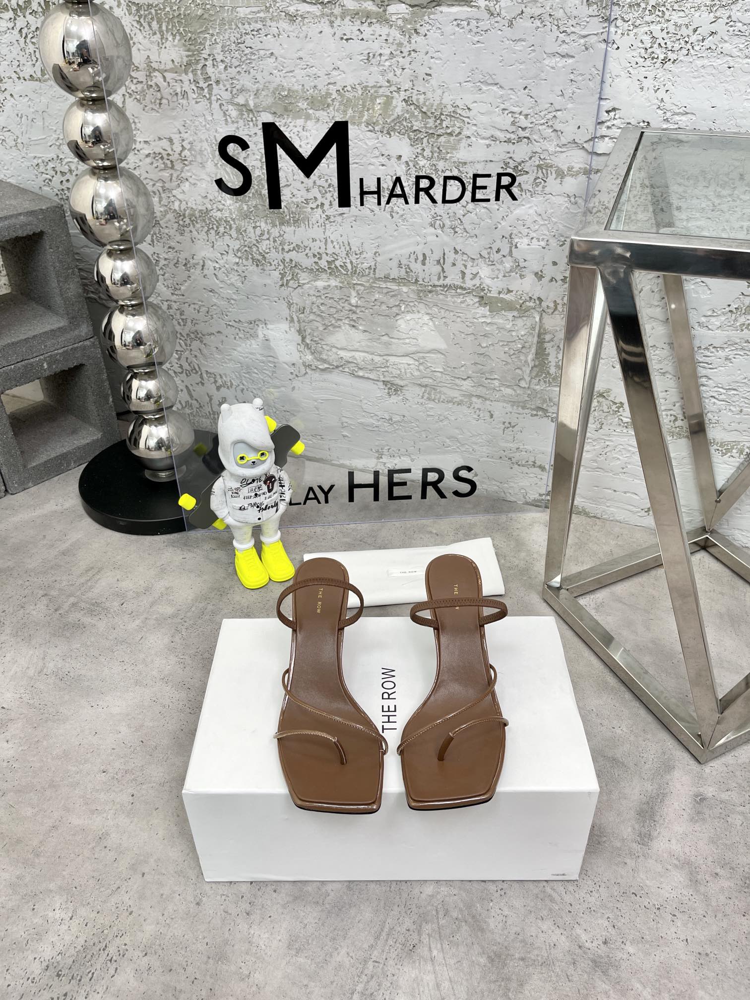 𝐓𝐡𝐞 𝐫𝐨𝐰｜𝟐𝟎𝟐𝟑/𝐒𝐒 𝐧𝐞𝐰 niche tide brand The row 2023 spring and summer new sexy thin strap cat heel sandals