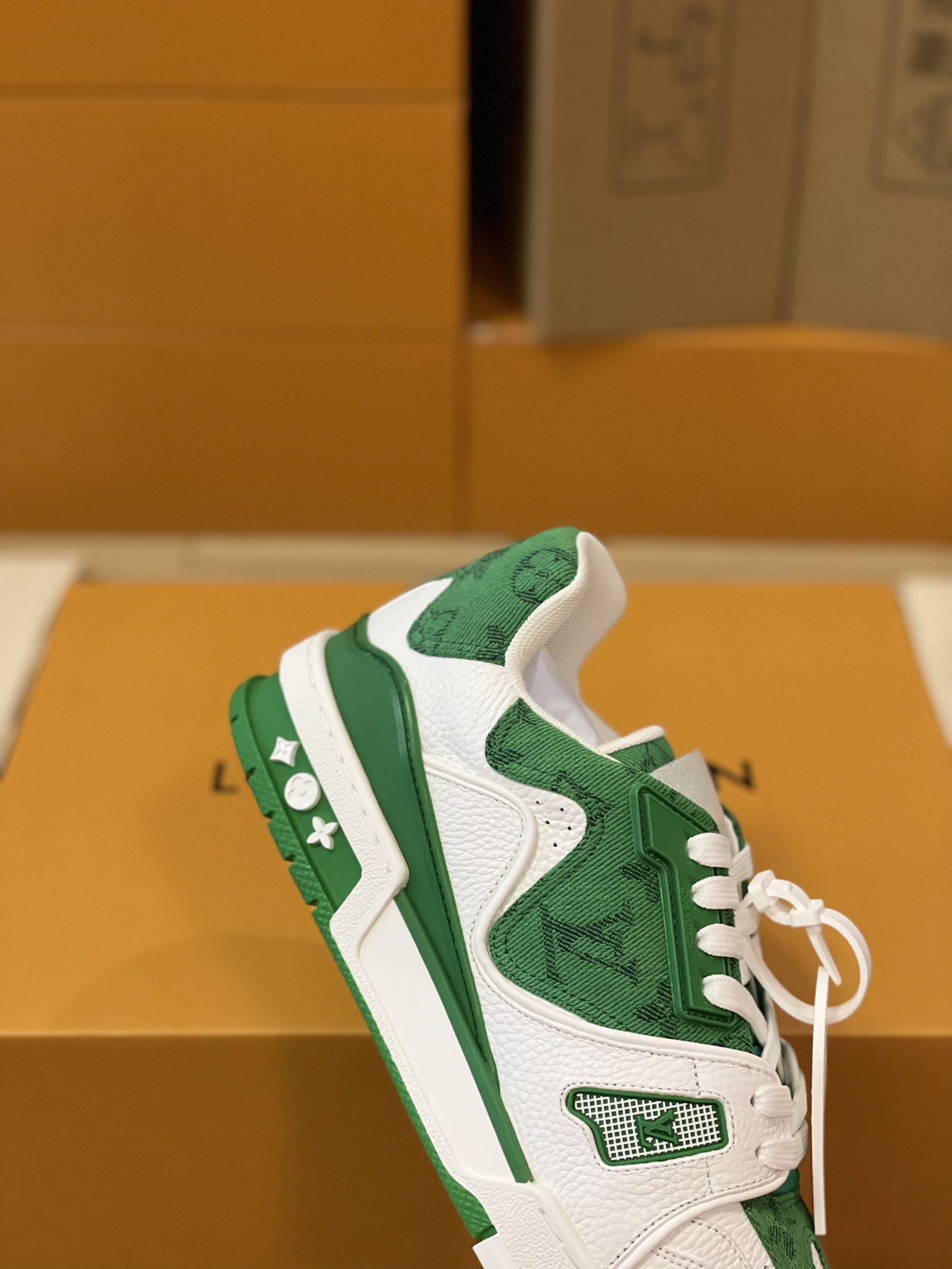 Louis Vuitton couple models DIY buckle sneakers sneakers