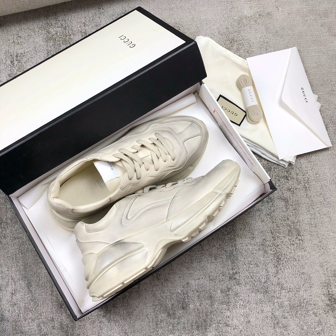 Gucci Pops This collection has a lot of flora and fauna elements Original material