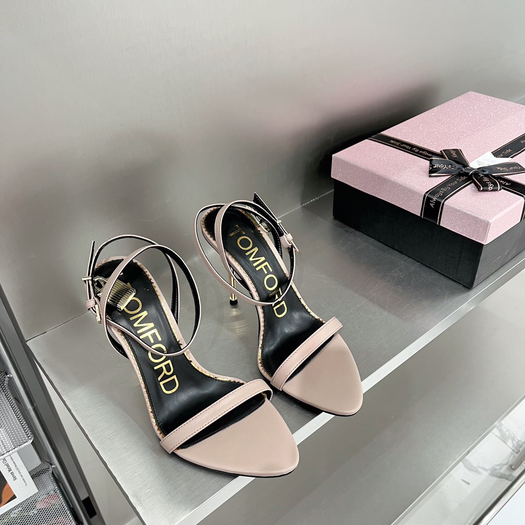 𝒕𝒐𝒎𝒇𝒐𝒓𝒅 𝟐𝟎𝟐𝟐/𝐒𝐒 𝐧𝐞𝐰 TF Tom Ford Gold Heel Padlock Sandals