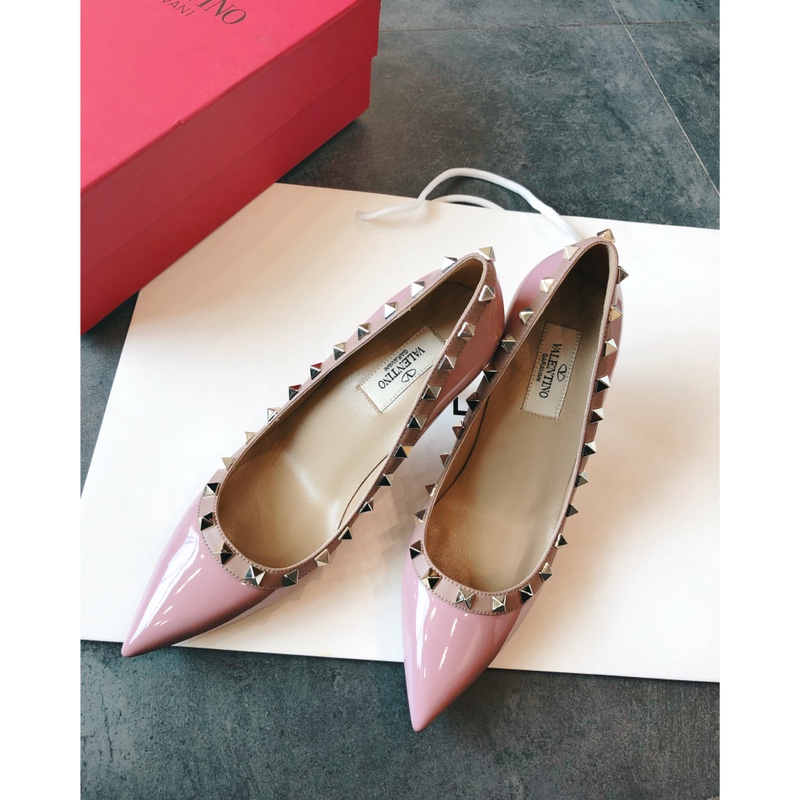 Valentino recommends this studded shoes once launched, the fashion It Girl starry-eyed pursuit