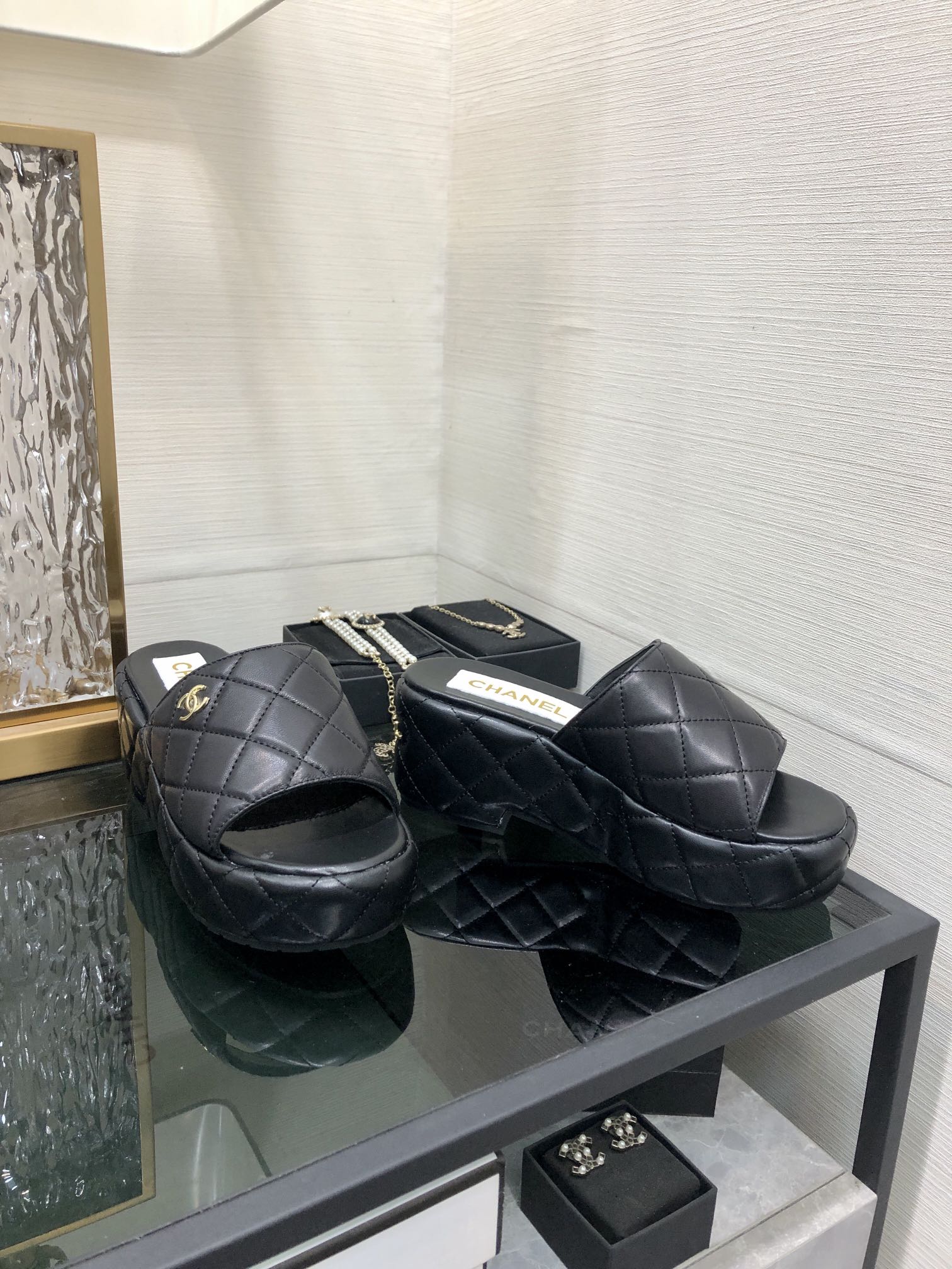 CHANEL 2022 early spring latest slope heel slippers fashionable and versatile series wear-resistant rubber outsole