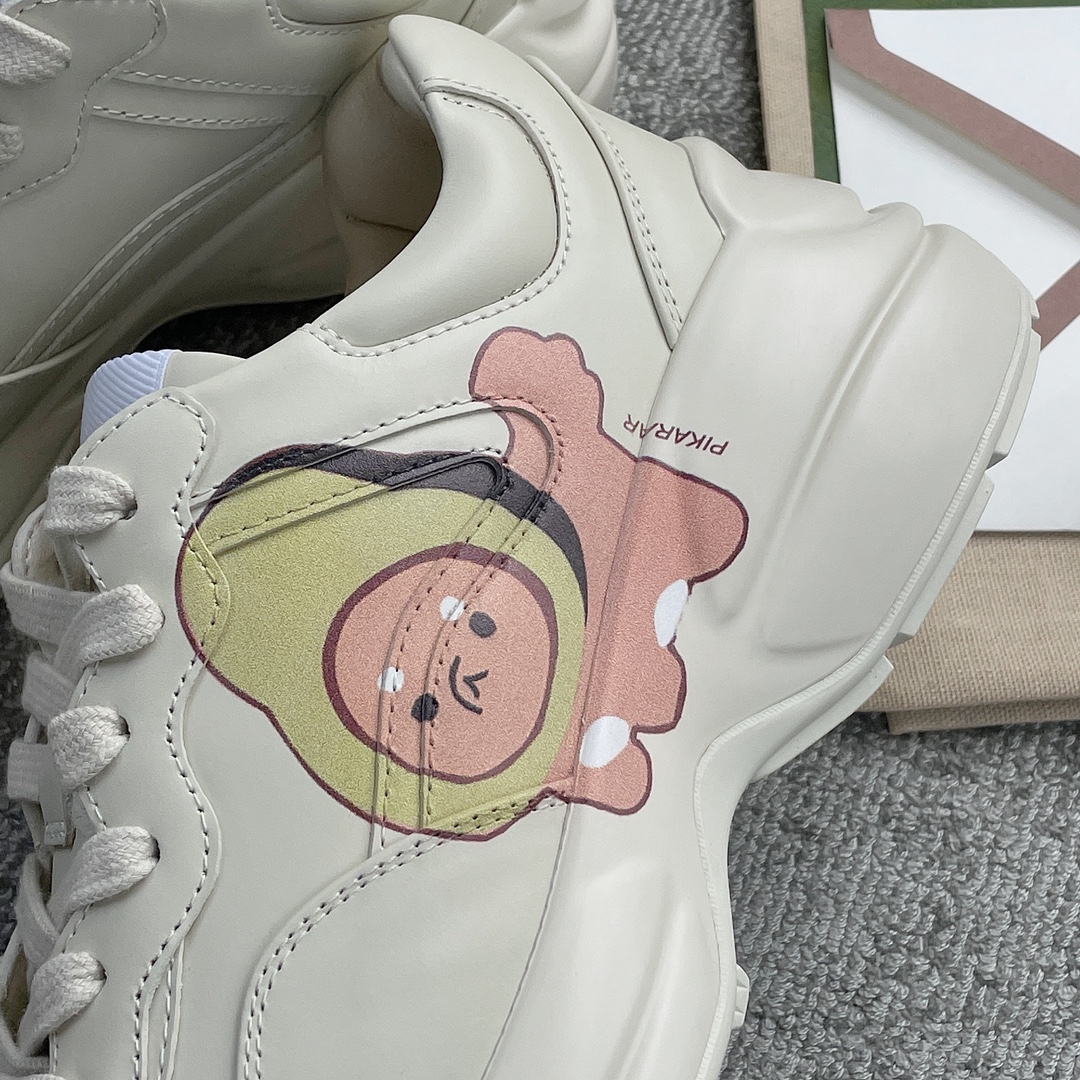 Gucci Pops This collection has a lot of flora and fauna elements Original material