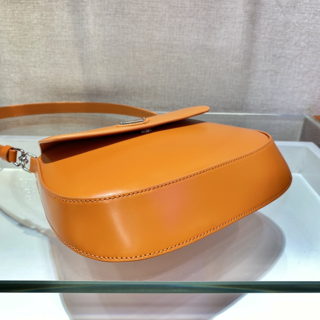 𝐏𝐑𝐀𝐃𝐀 New Underarm Bag 1BD311