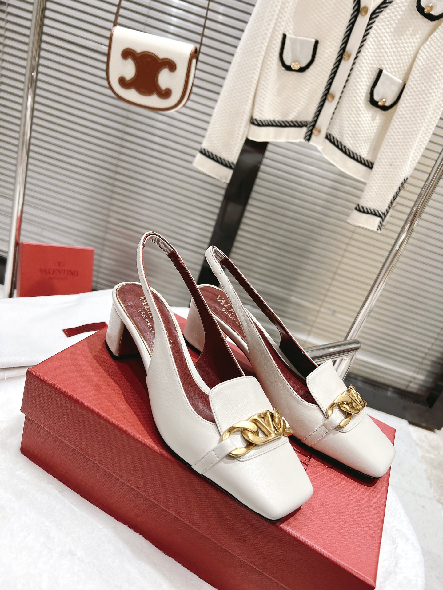 【Valentino】𝟐𝟎𝟐𝟏/𝐒𝐒 𝐧𝐞𝐰  Valentino fabric patent leather lining sheepskin sole cowhide