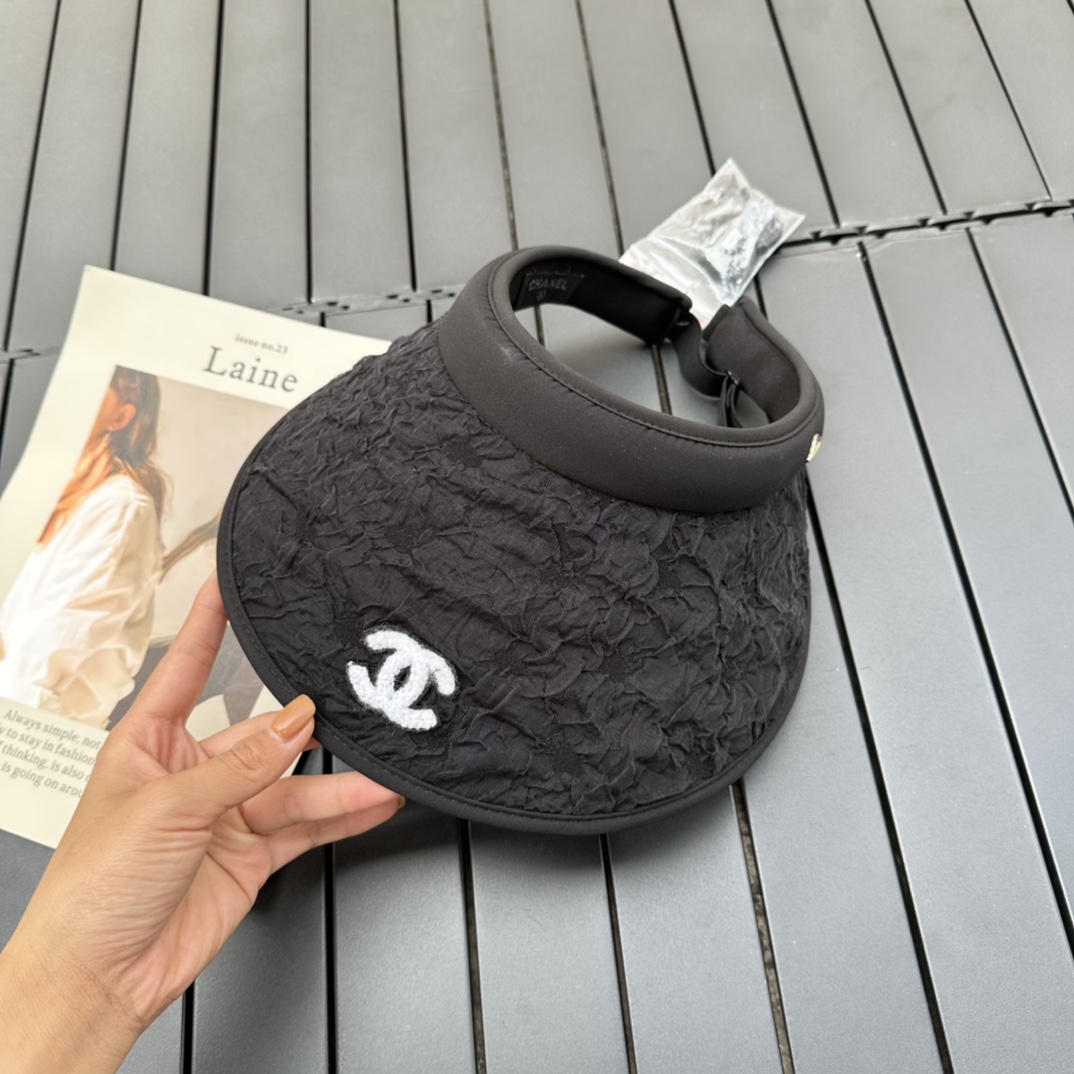 CHANEL empty top hat