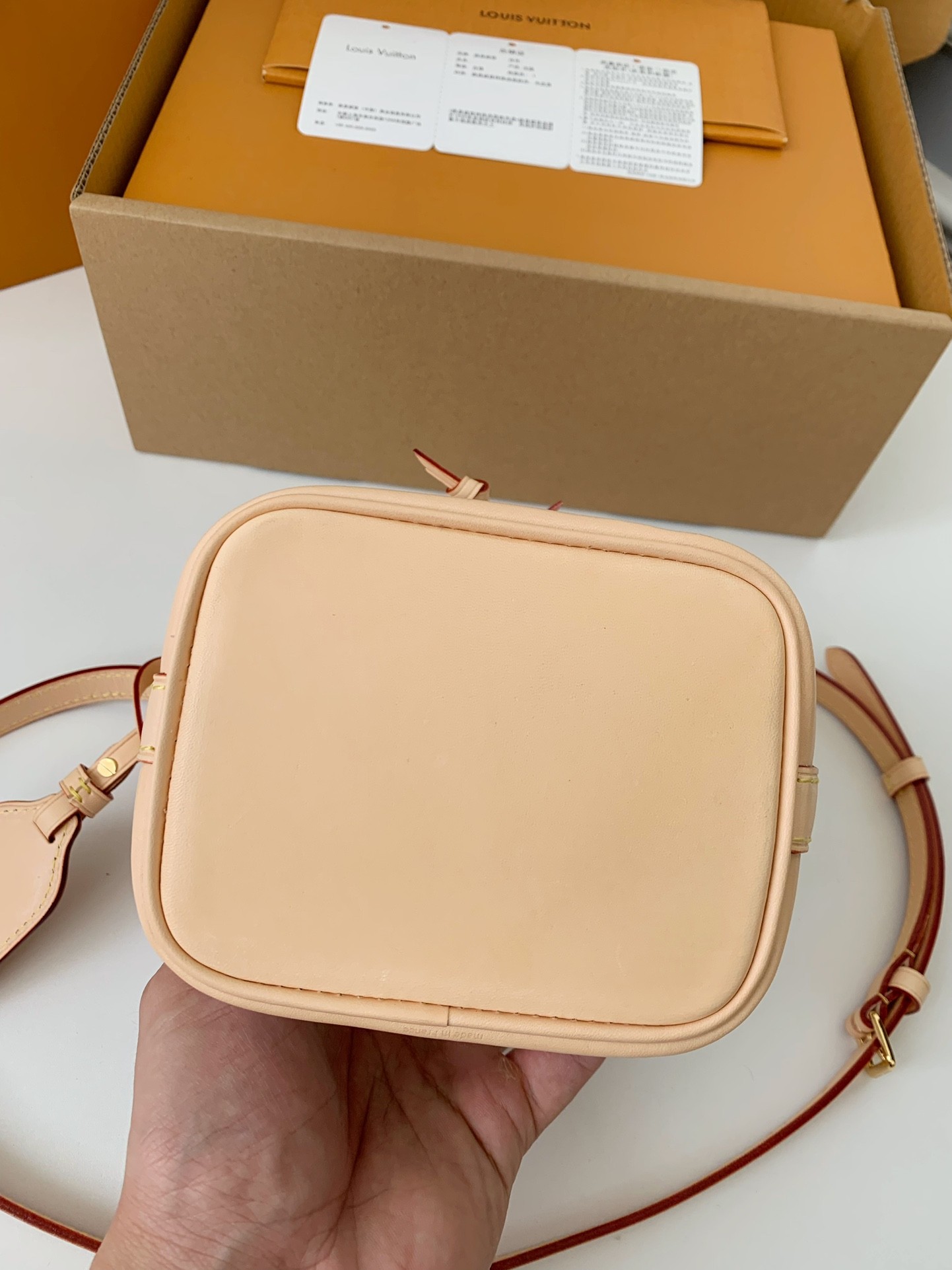 Louis Vuitton The new Nano No é M83453 Size：13*16*10cm