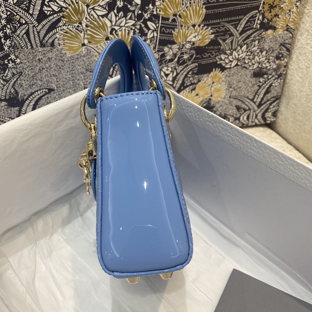 Dior Lady's new micro patent leather collection