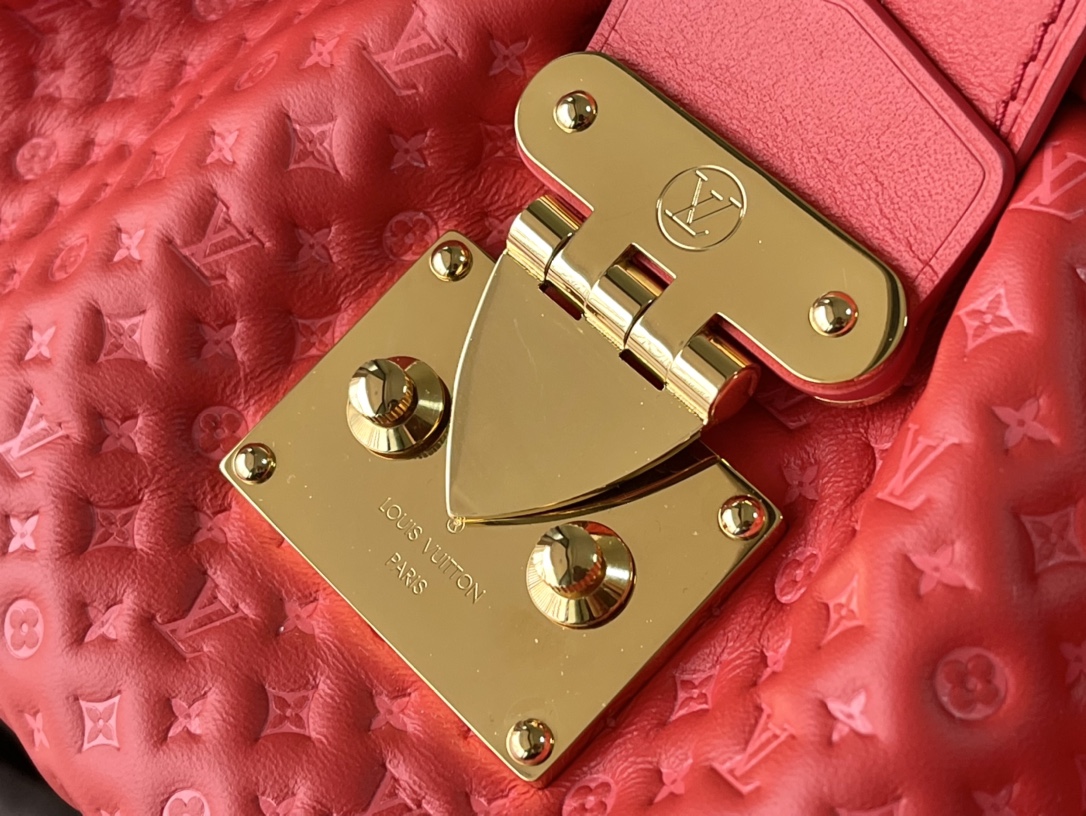 𝐋𝐎𝐔𝐈𝐒 𝐕𝐔𝐈𝐓𝐓𝐎𝐍    M22327