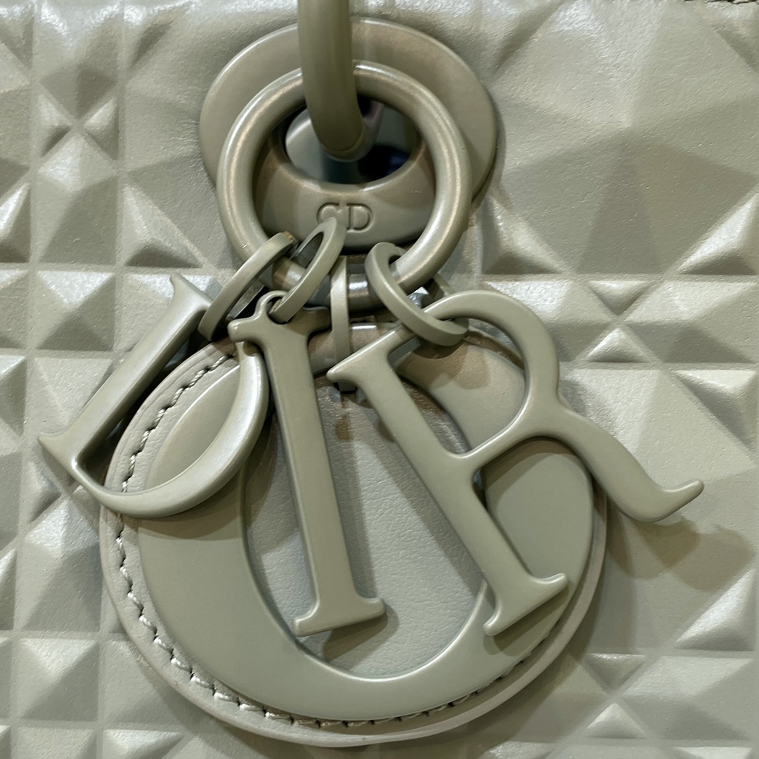 Dior Lady D-Joy is a classic style of the Goliath Bible