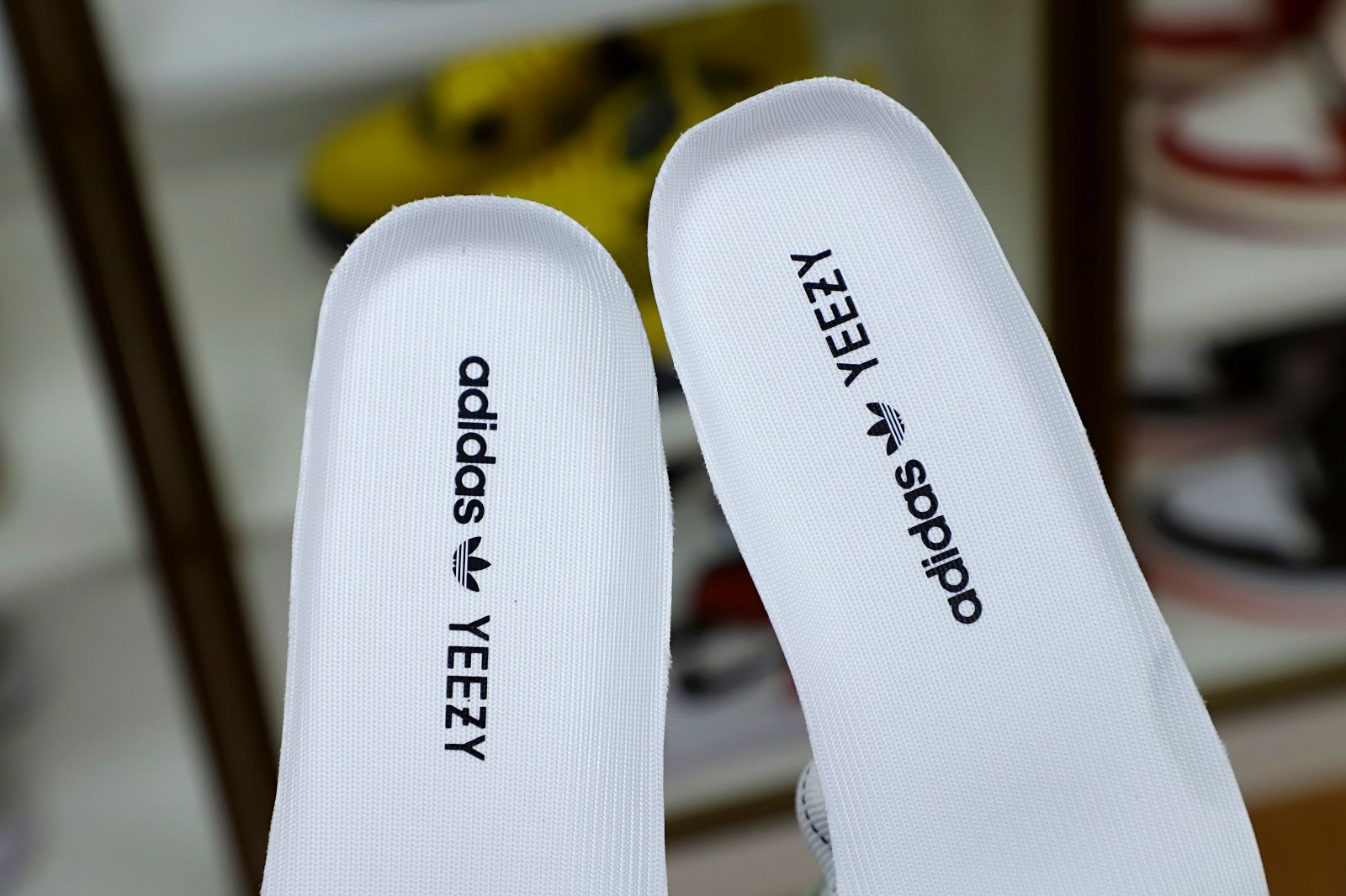 YEEZY BOOST 350 V2 ZEBRA