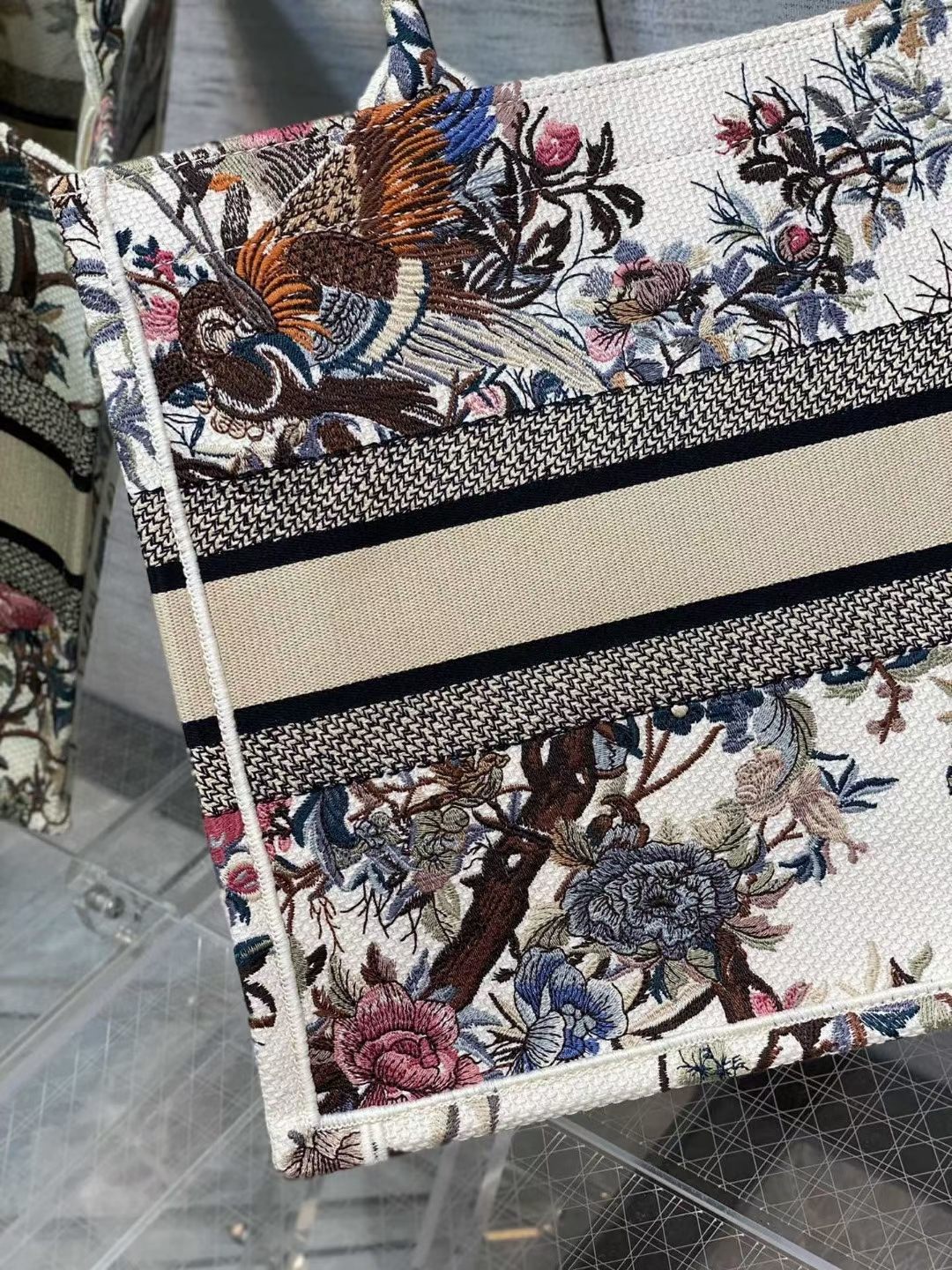 DIOR TOTE Magpie White Limited Edition Collection