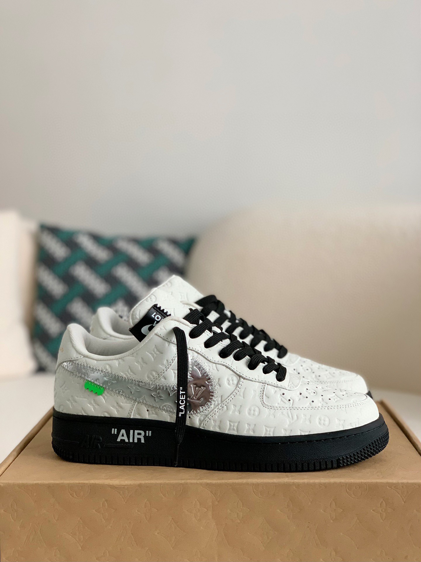 LOUIS VUITTON × NIKE AIR FORCE 1 SNEAKER
