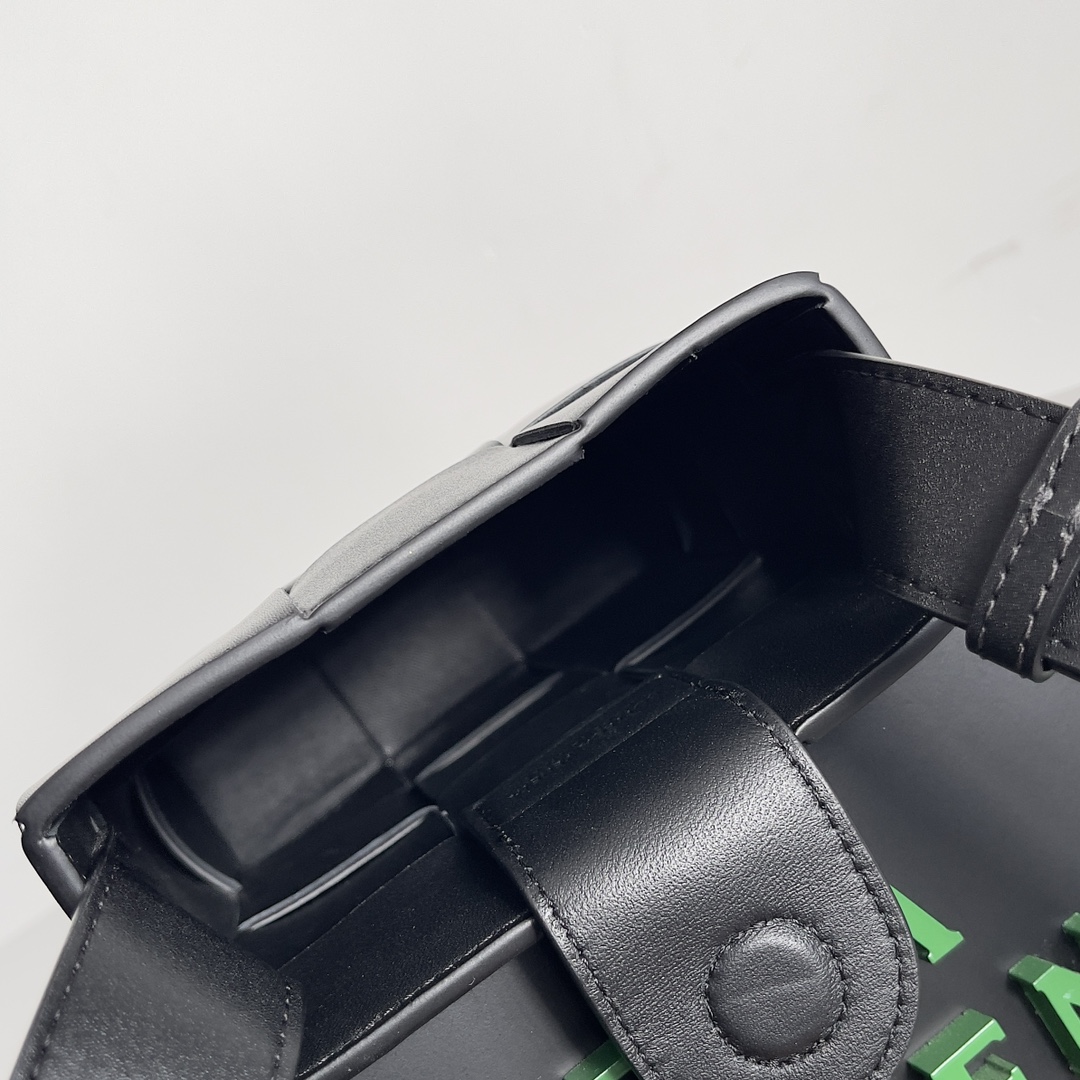 Bottega Veneta BV Mobile Phone Bag Black #729298