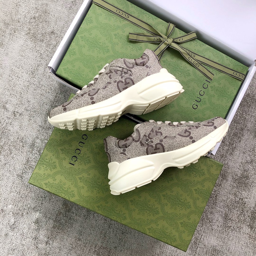 Gucci Pops This collection has a lot of flora and fauna elements Original material