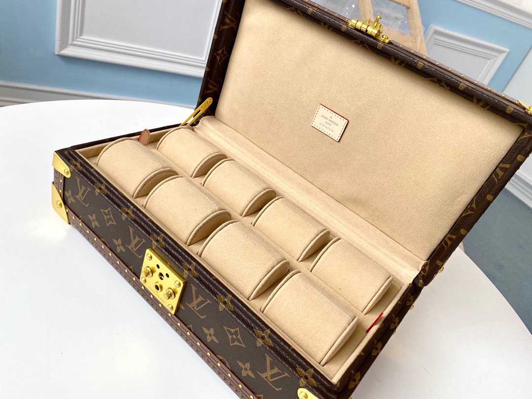 𝐋𝐎𝐔𝐈𝐒 𝐕𝐔𝐈𝐓𝐓𝐎𝐍     M47641