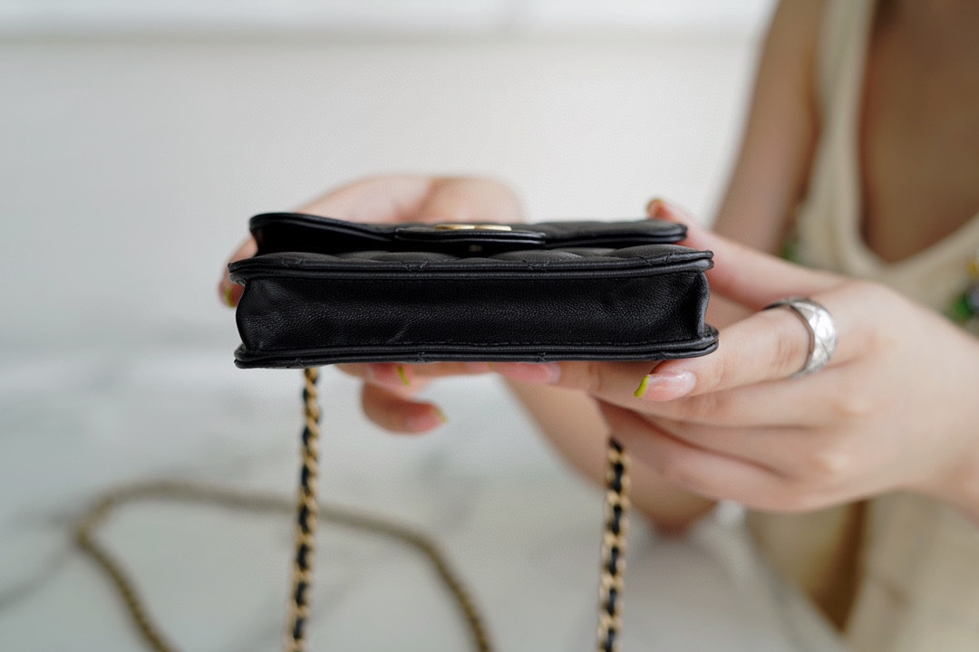 𝐂𝐇𝐀𝐍𝐄𝐋 ❥𝟚𝟘𝟚𝟚1 Premium Handmade Workshop Handle Coin Purse ❥ Black