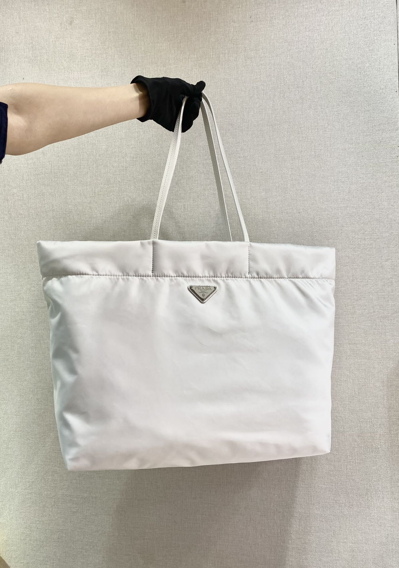 𝐏𝐑𝐀𝐃𝐀 Tote bag 1BG107