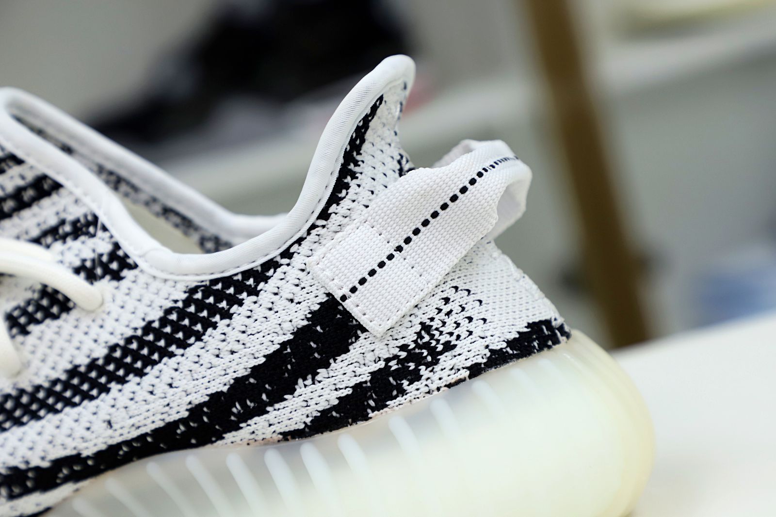 YEEZY BOOST 350 V2 ZEBRA