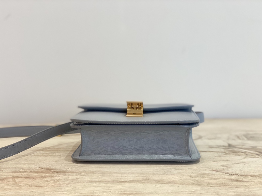 𝐂𝐞𝐥𝐢𝐧𝐞 Box Teen bag in polished calfskin