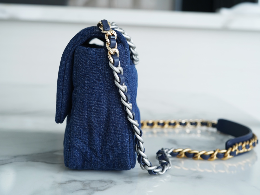 𝗖𝗛𝗔𝗡𝗘𝗟 ❶❾ 𝗕𝗔𝗚 Original denim series ❥ Genuine leather ❥ Small ❥𝟮𝟮𝗣𝗣 Dark denim