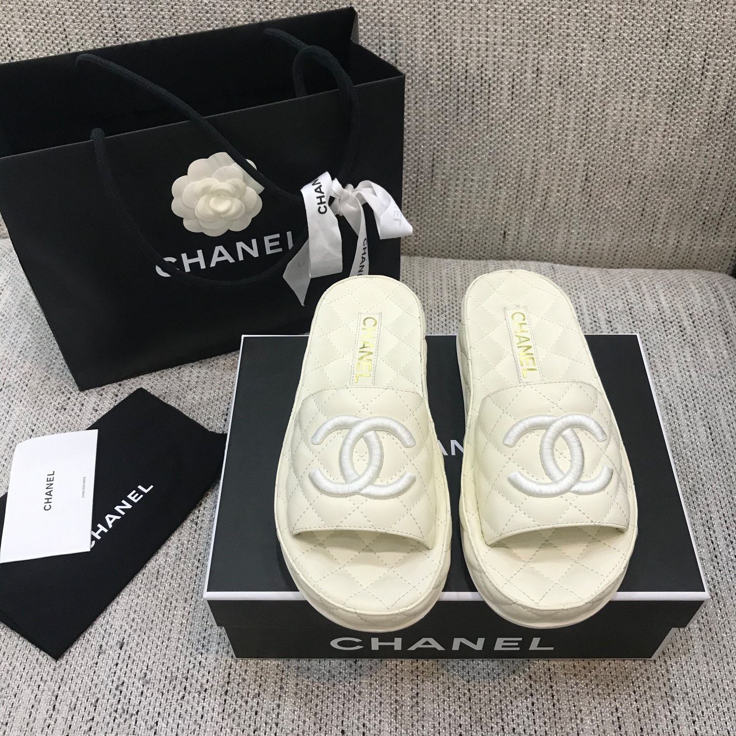 CHANEL 2022 early spring latest honey slippers fashion versatile series imported sheepskin cushioned feet