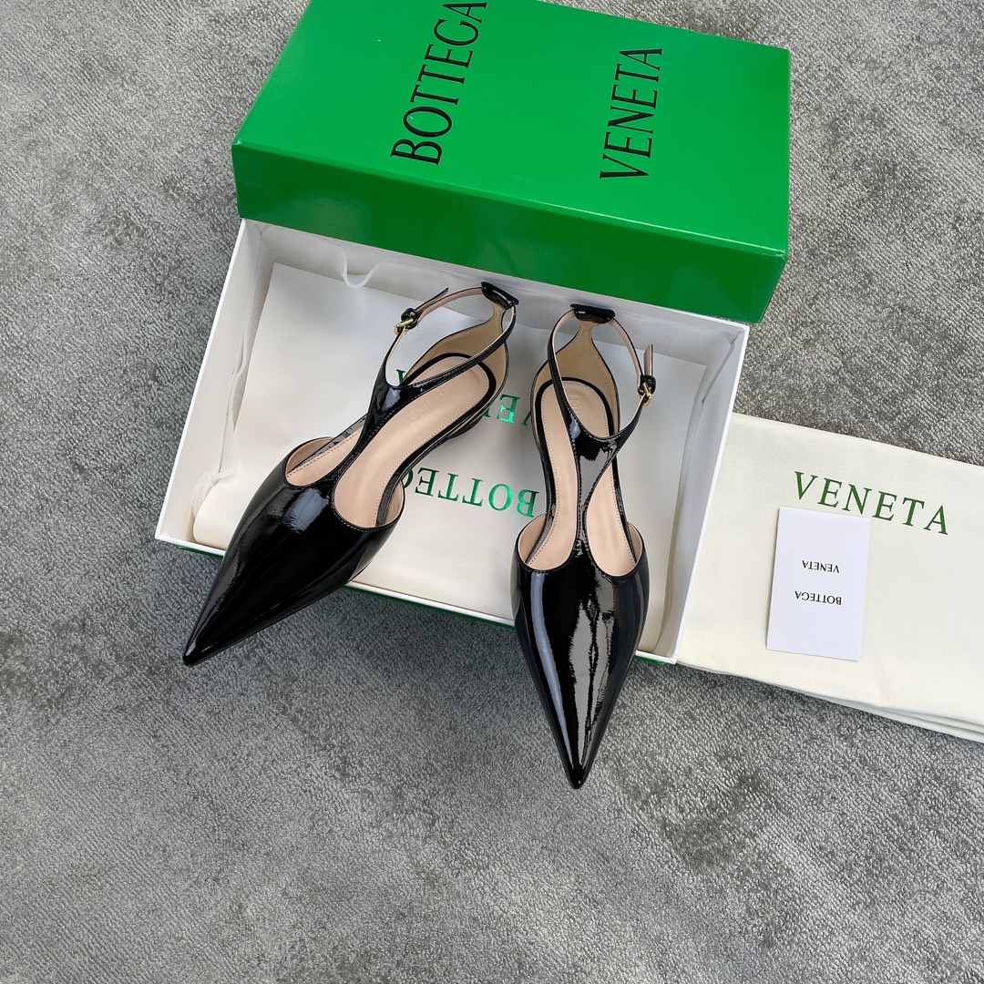 Bottegavenet*a pointed shoes